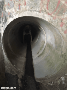 Crawling through a tunnel - Geocaching in Singapore