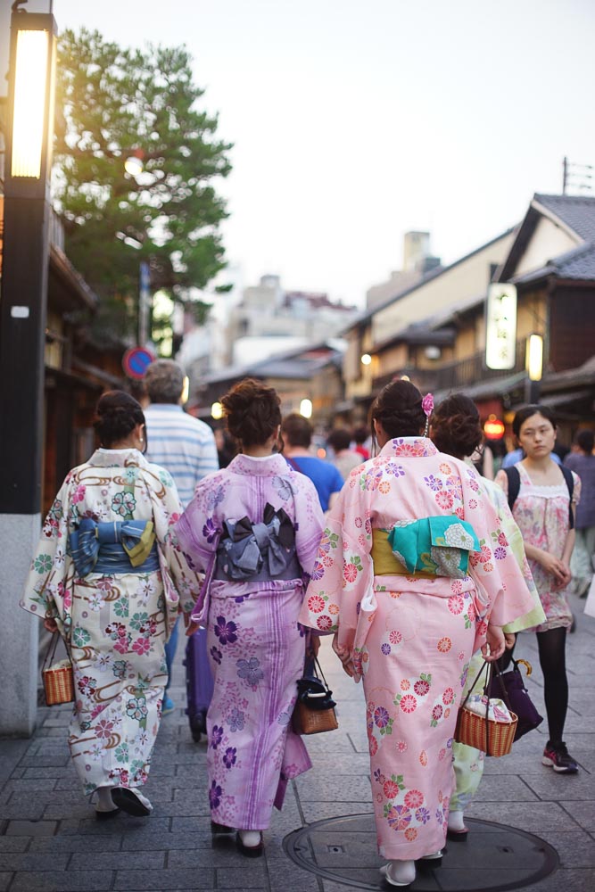 Girls in Kimono - Kyoto Budget