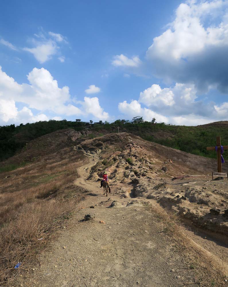 Path up Taal volcano - Things to know before travelling to the Philippines desert