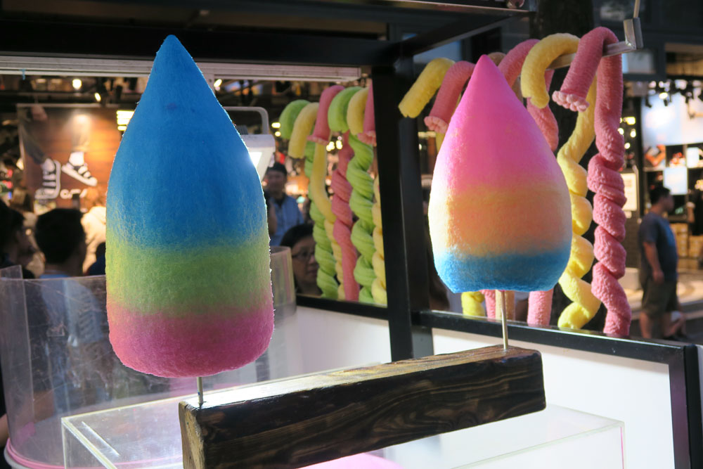 Rainbow cotton candy - Food in Seoul