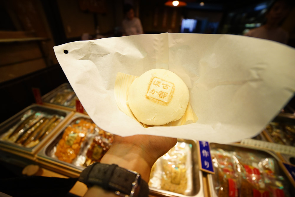 Kyoto style manju bun in Nishiki market - Foods in Osaka and Kyoto