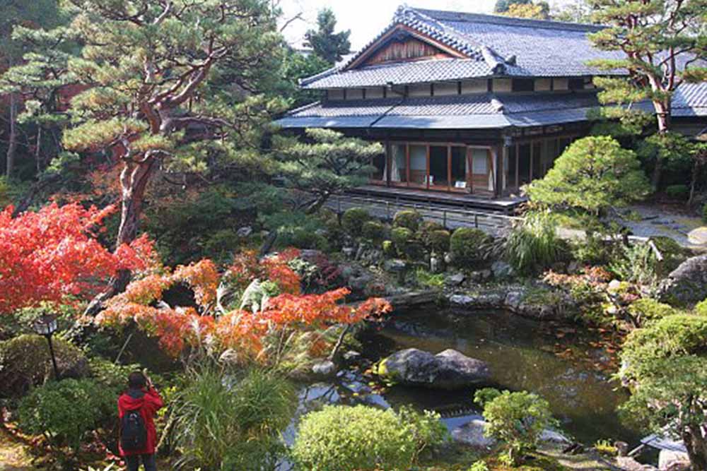 yoshikien garden nara budget guide