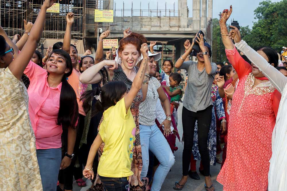 females dancing at the wagah border ceremony in Amritsar