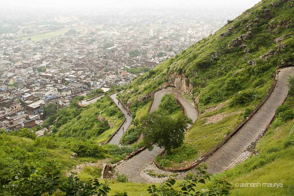 Windy road up to Nahargarh Fort - Jaipur Survival Guide -Jaipur Survival Guide