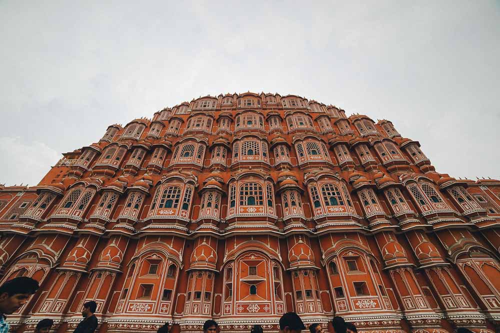 Hawa Mahal laajakulmalinssillä kuvattuna - Jaipur Survival Guide