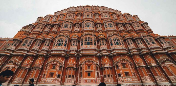 Hawa Mahal taken with wide angle lens - Jaipur Survival Guide