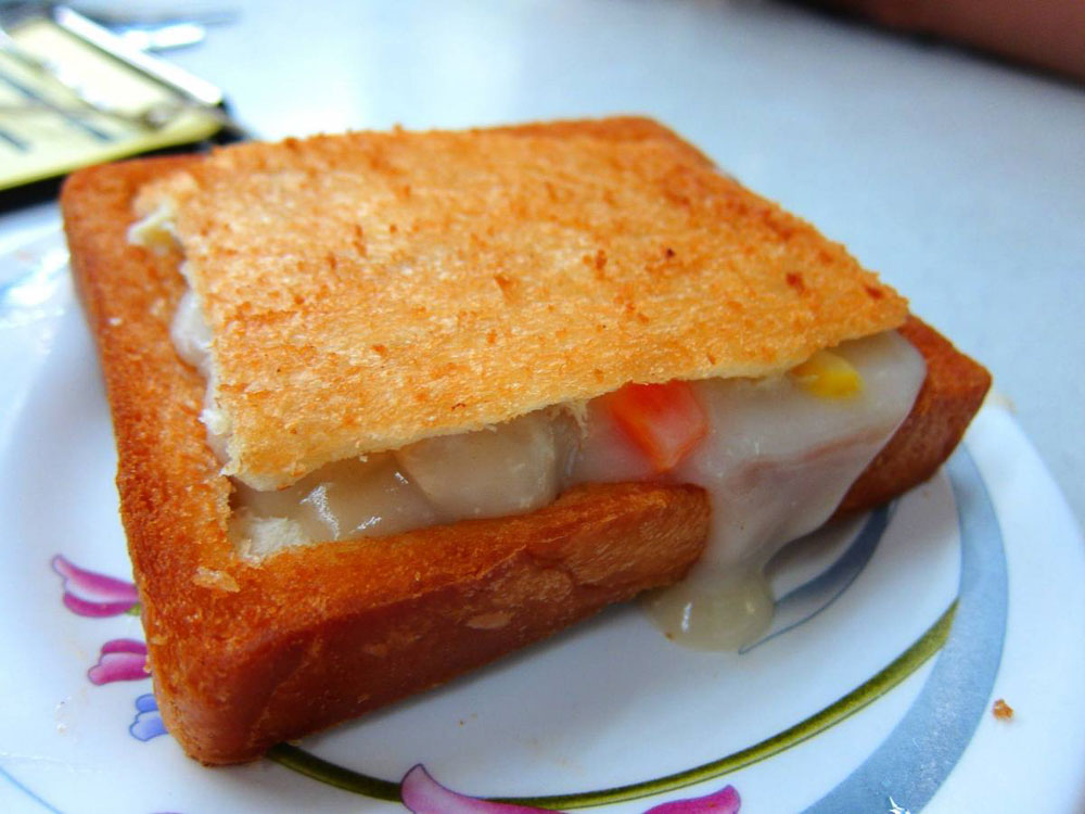 foods to eat in shilin night market taiwan coffin bread