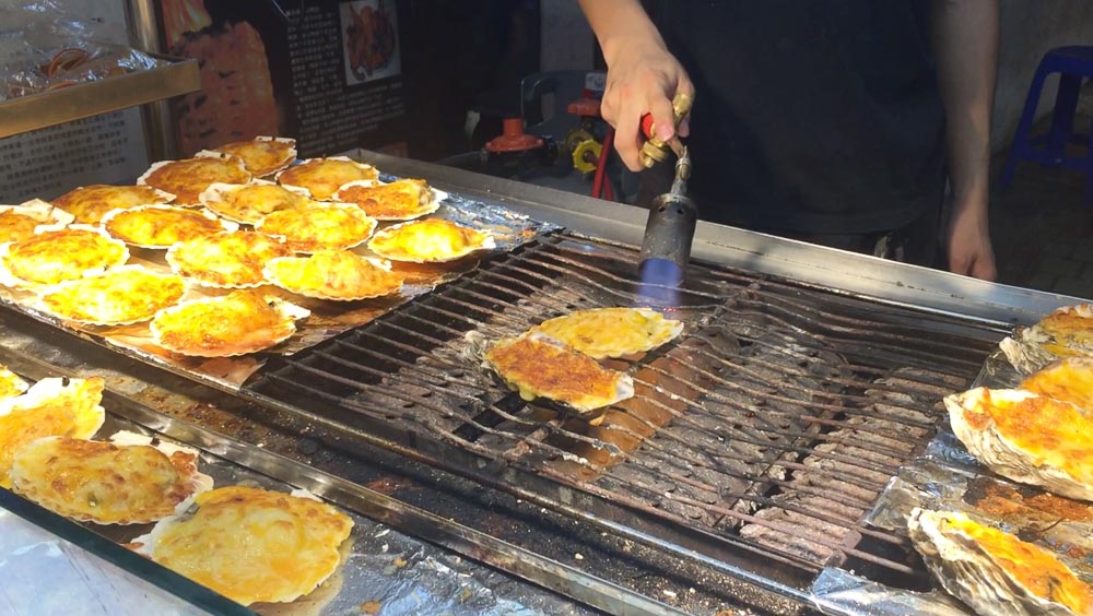 foods to eat in shilin night market taiwan passion fruit cheese oyster
