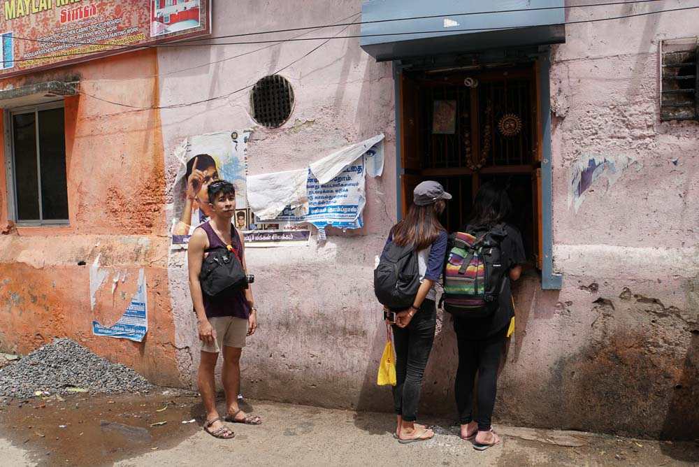 Window Uncle Shop outside Kapaleeswarar Temple in Chennai