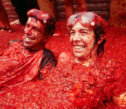 food festivals around the world la tomatina