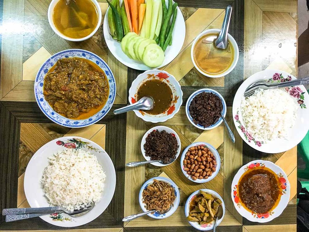 Burmese rice and curry - burmese-street-food