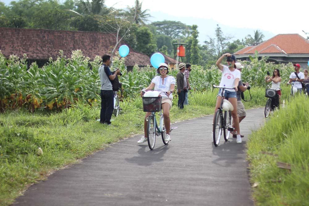 cycle-in-magelang-balloons-Cultural activities in Yogyakarta