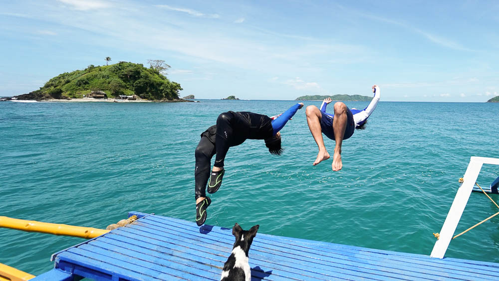 diving-from-boat-tao-philippines-expedition