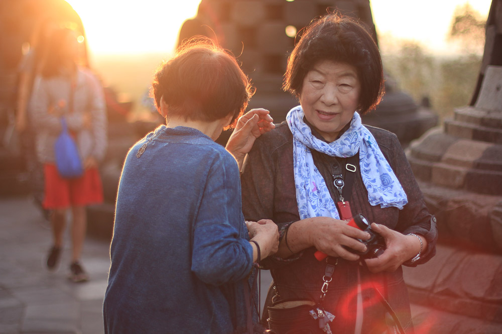 japanese-women-in-sunrise-in-borobudur-cultural-activities-in-Yogyakarta-16