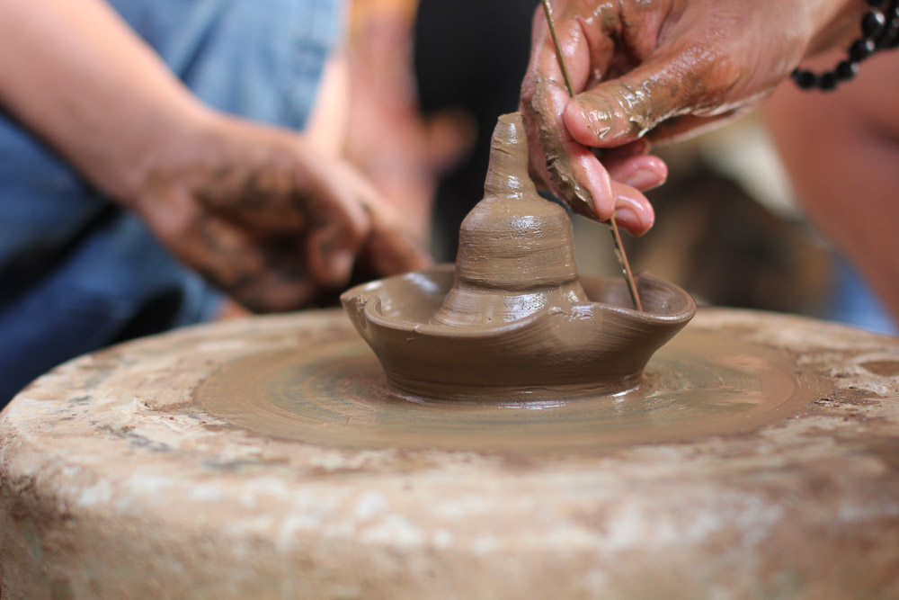 moulding-clay-cultural-activities-in-Yogyakarta-10