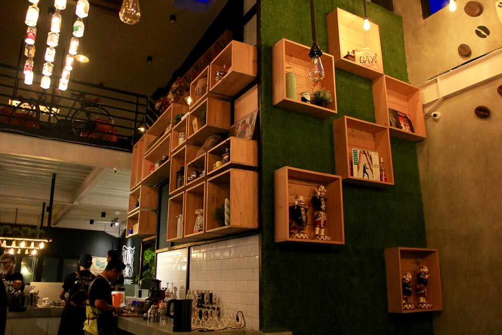Move on Coffee Shop-places-to-eat-in-yogyakarta-12