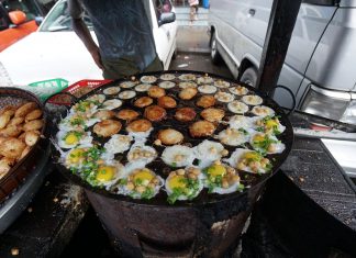 9 of the best burmese street foods in Yangon couple snack - burmese-street-food-featured-image