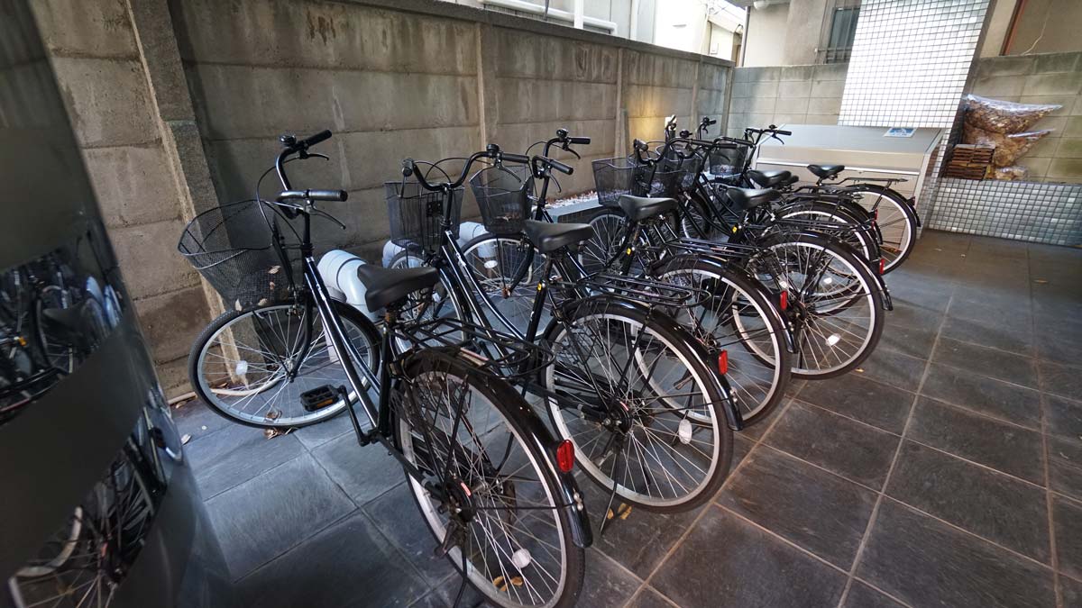 bicycle-outside-apartment-1-3rd-residence-yoyogi-review