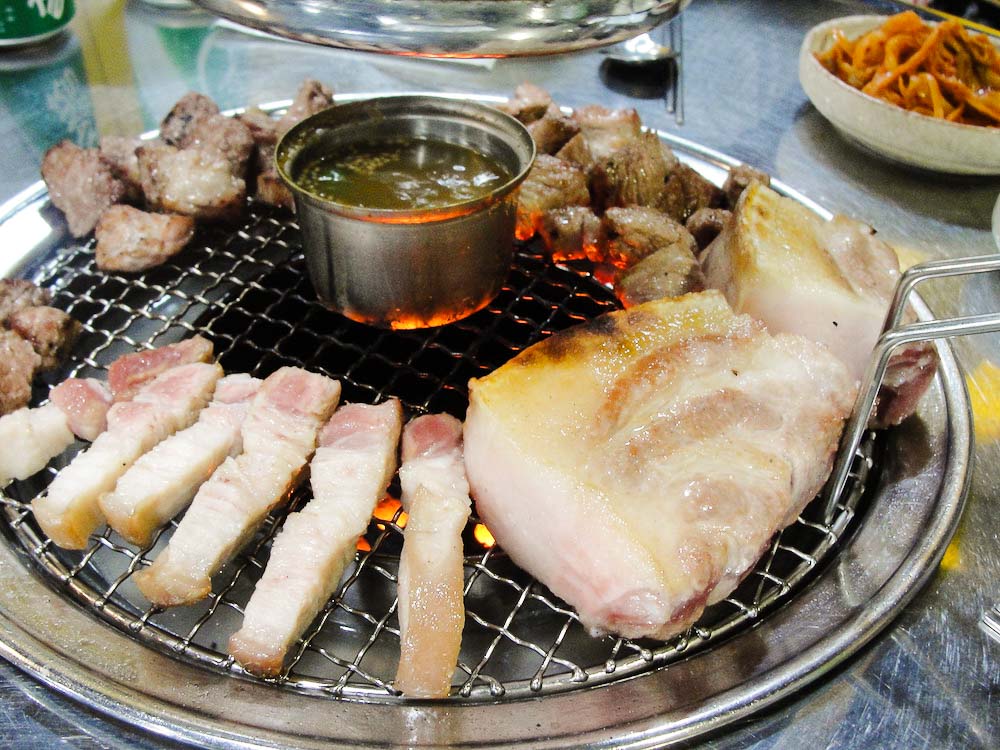 geoje-pork-belly-bbq-korean-dishes-you-must-try-outside-seoul-jeonju-geoje-and-yeosu