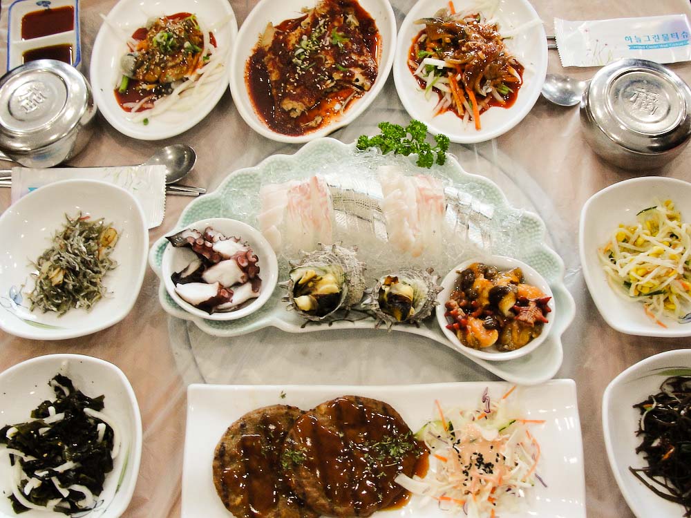 geoje-seafood-set-korean-dishes-you-must-try-outside-seoul-jeonju-geoje-and-yeosu