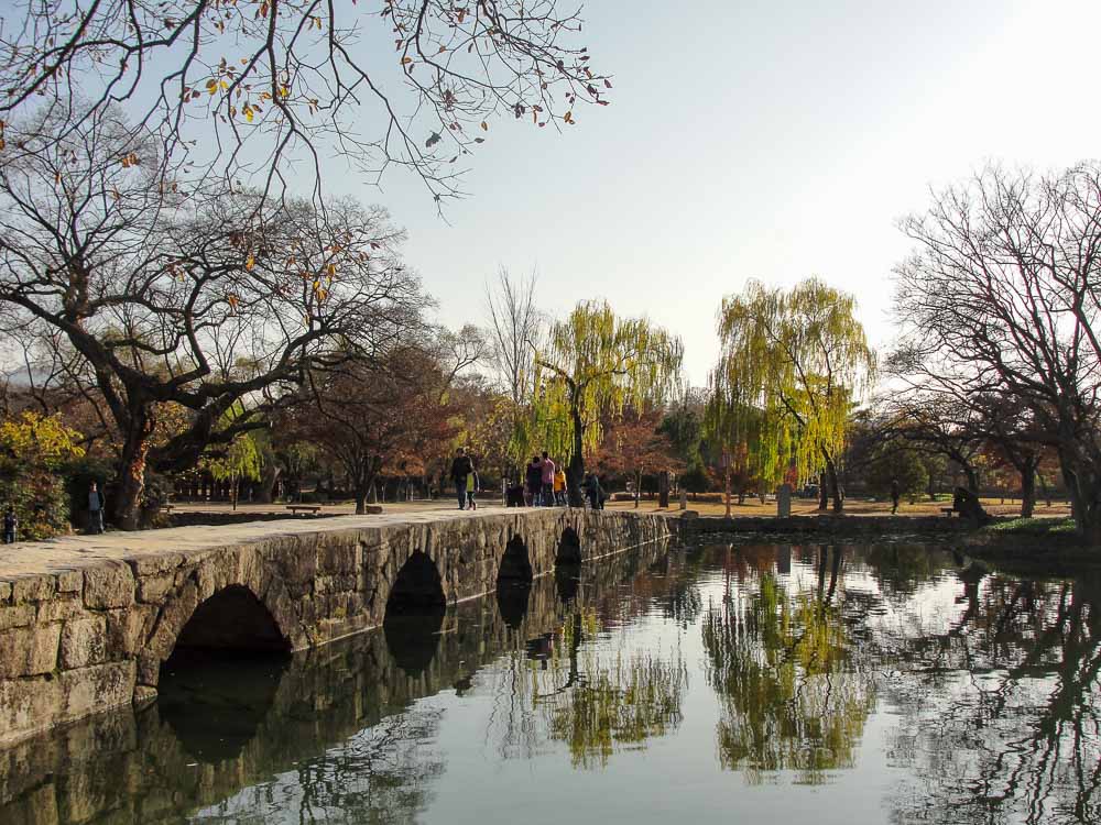 gwanghalluwon-garden-bridge-charming-places-in-korea