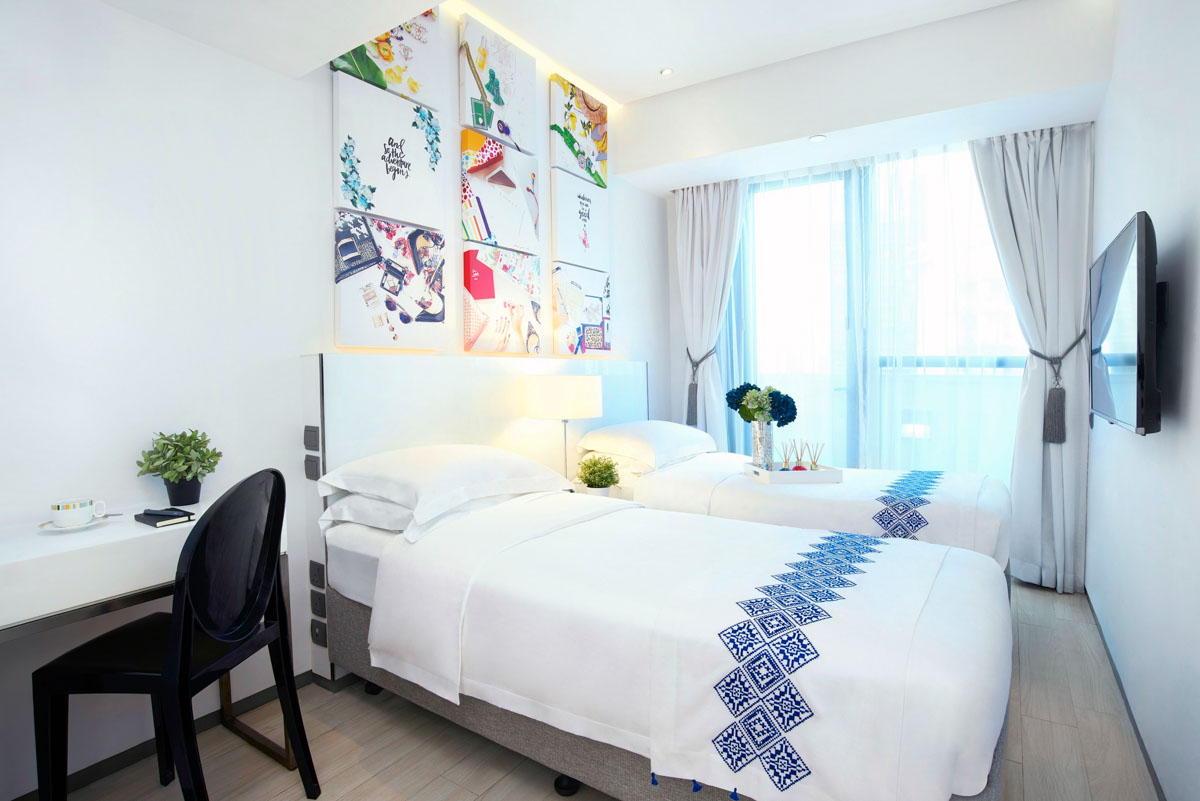 Floor of fashion guest room - hotel-sav-review