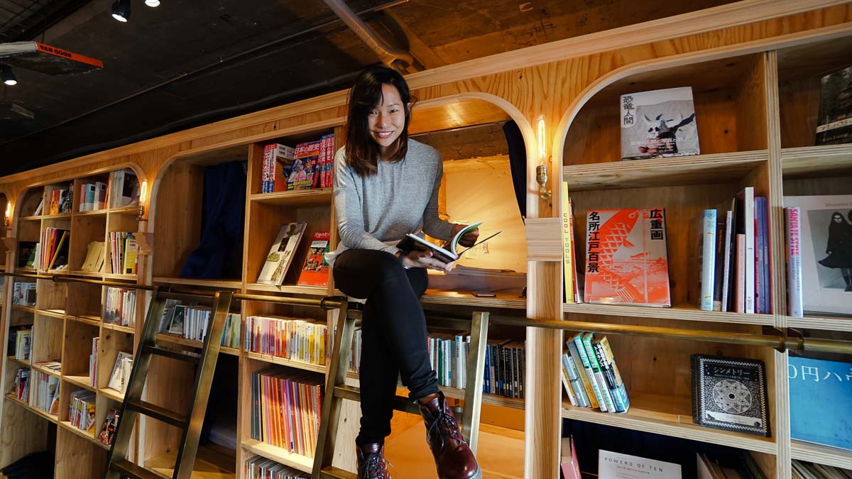 afternoon at the book and bed hostel - quirky-tokyo-guide