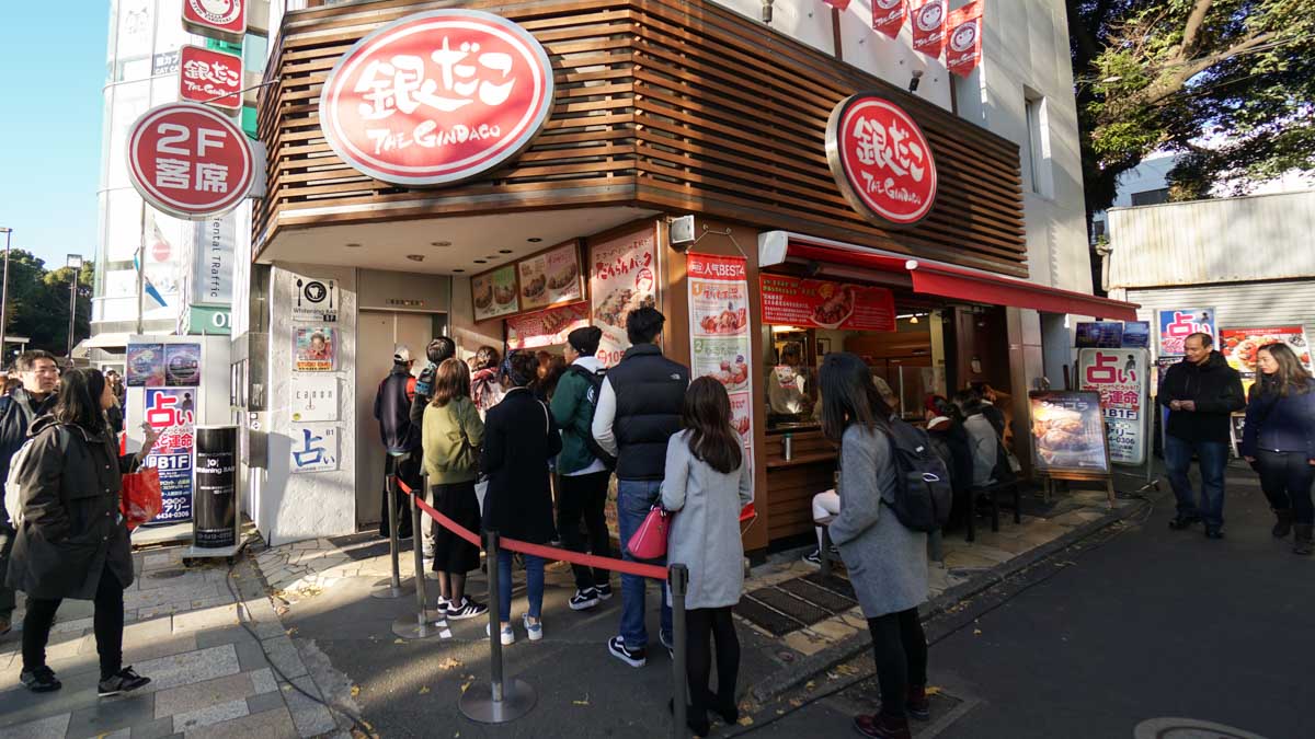 the-gindaco-takoyaki-iconic-food-in-tokyo