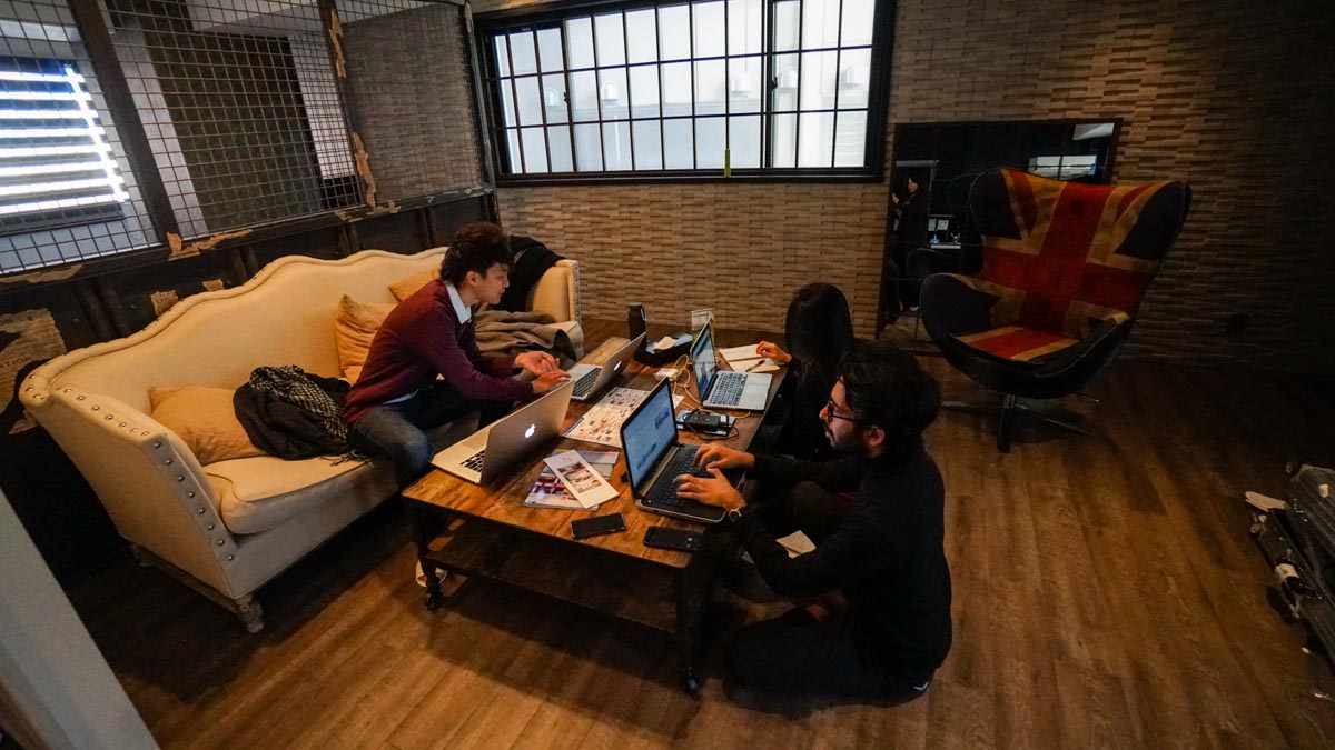 travel-intern-working-1-1-3rd-residence-yoyogi