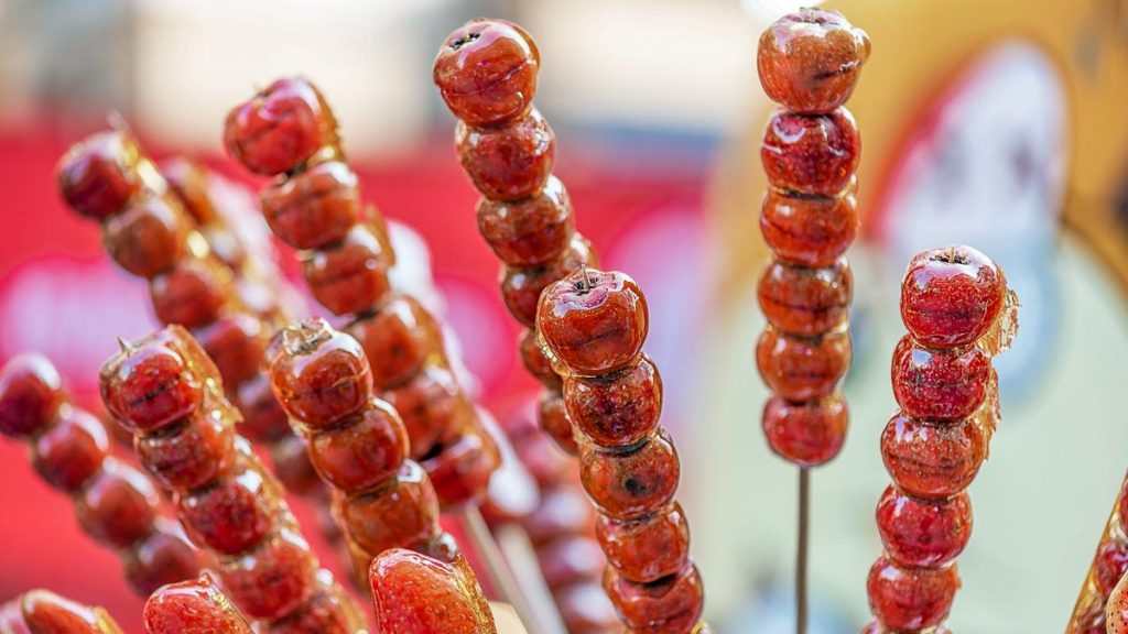 candy apple or tang hu lu - 20 Irresistible Sweet Treats Around The World