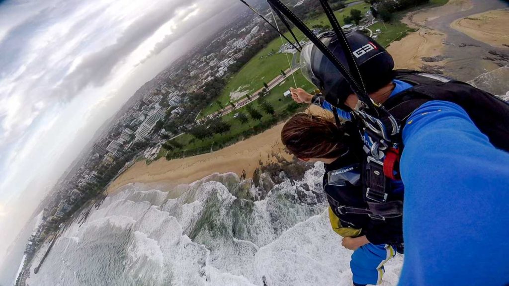 Skydiving on Wollongong beach - Coastal drives Australia