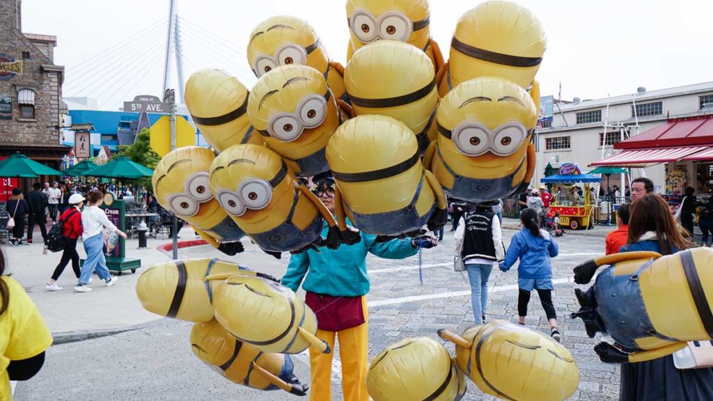 Minion Balloons - Osaka USJ Guide