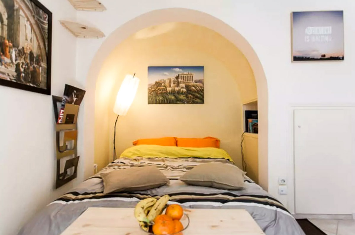 Airbnb in Athens Plaka Area - Greece Budget Itinerary