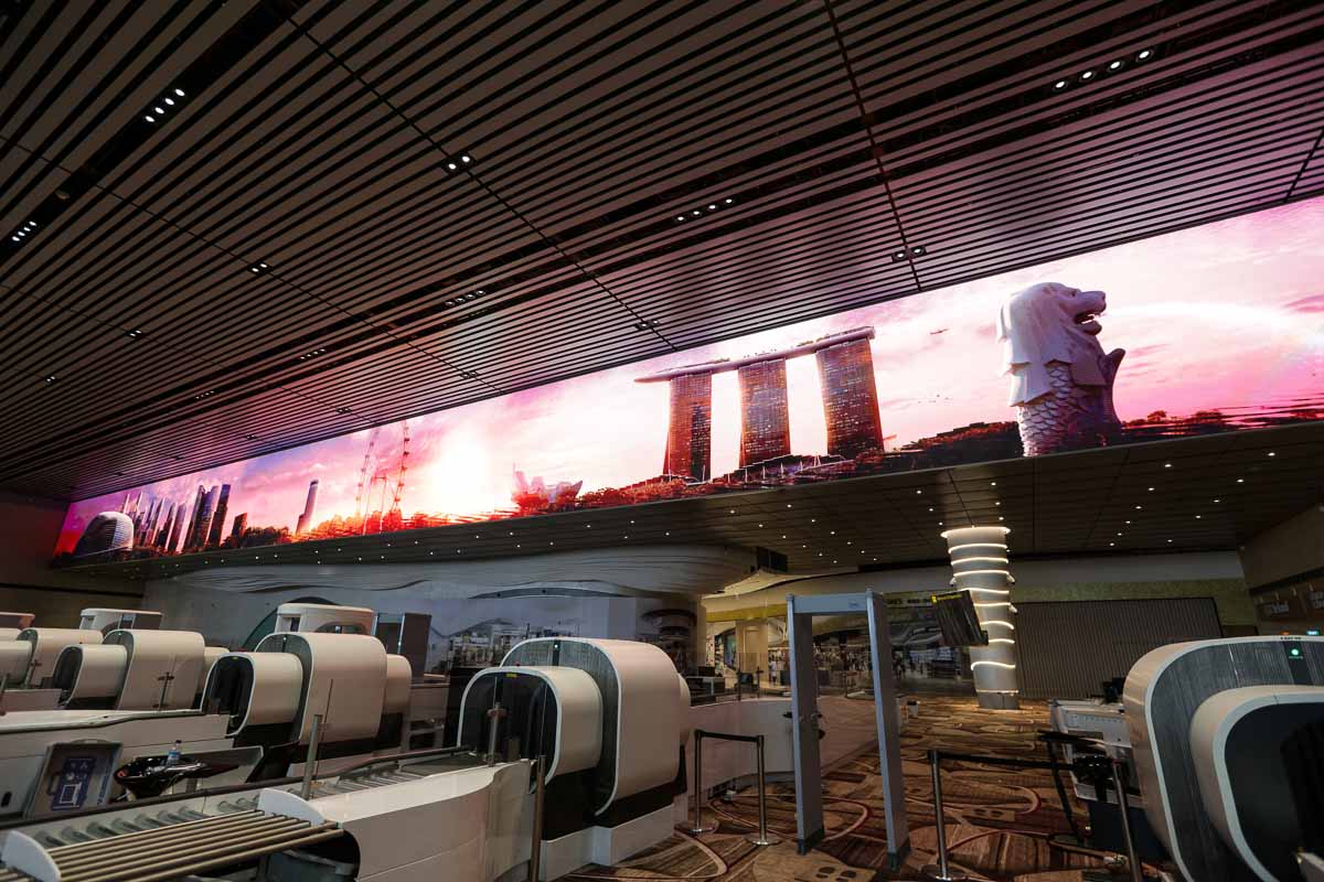 Immersive wall at Changi T4