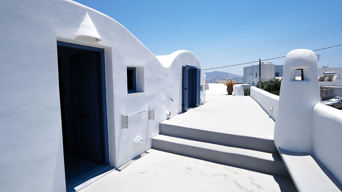 Airbnb in Firostefanie in Santorini - Greece Budget Itinerary