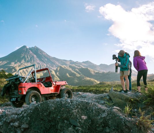 5D4N Yogyakarta Itinerary — The Most Underrated City of Indonesia For the Adventurous Jeep in front of Mount Merapi