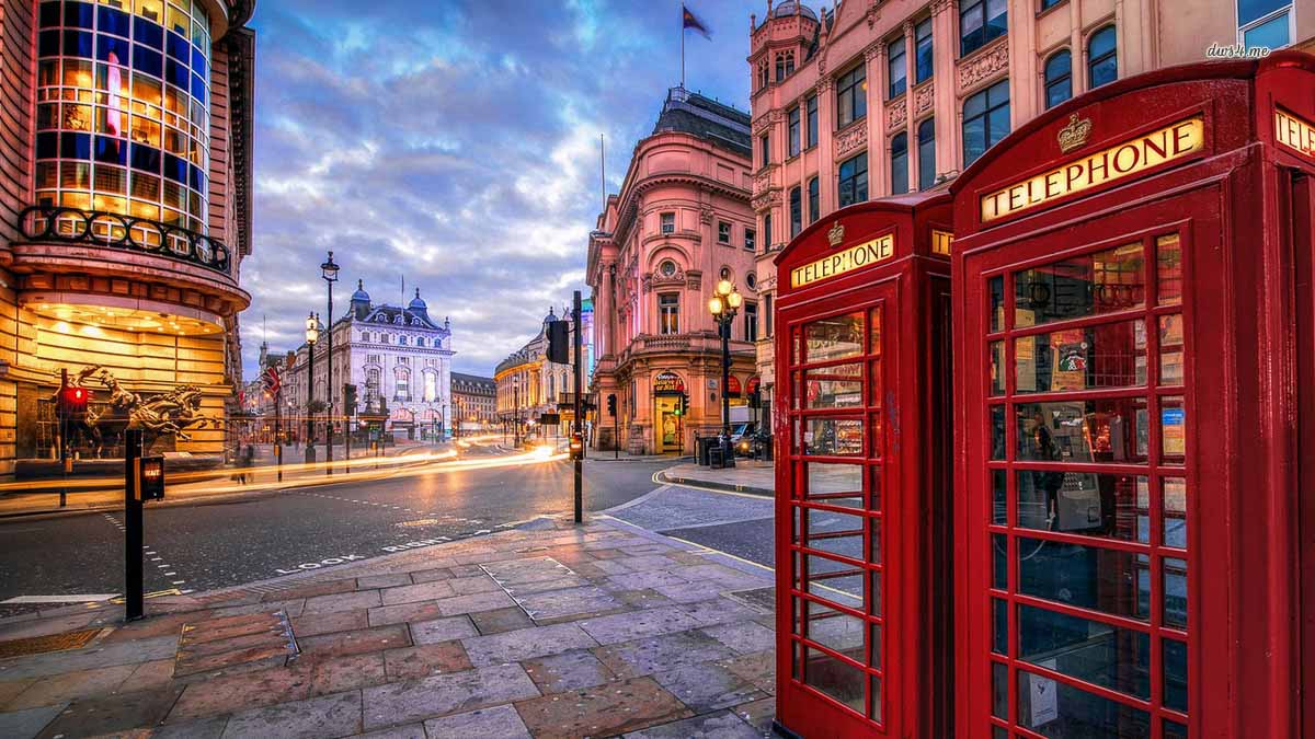 Street of London - Budget Hack: Non-Peak Travel
