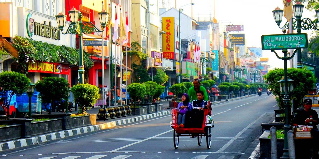 Malioboro Trishaw in street - Yogyakarta Itinerary 