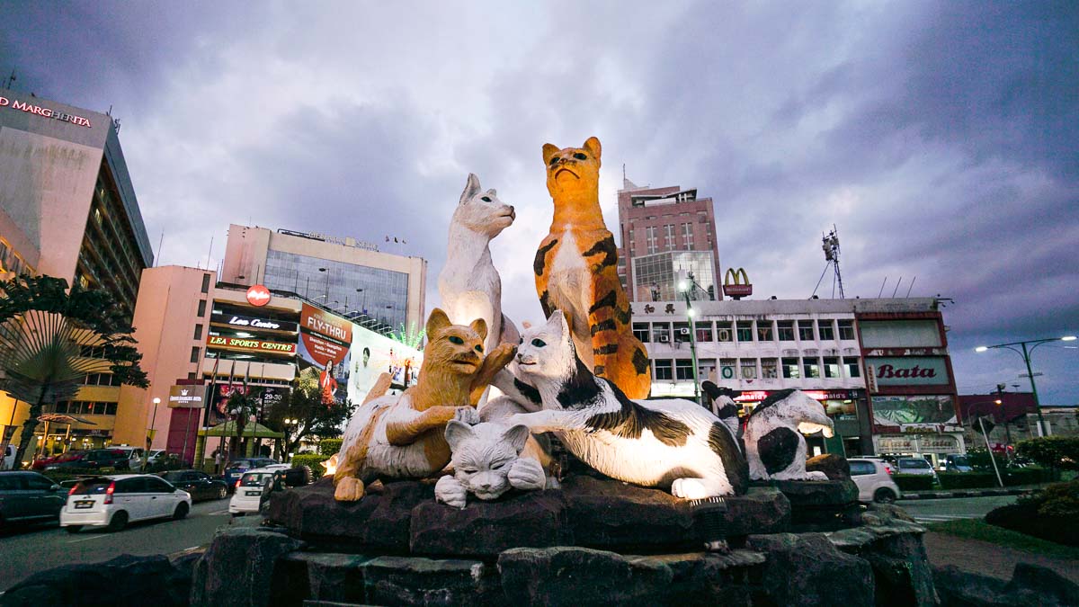 Cats statue - Kuching Itinerary