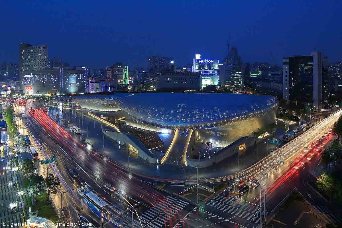 Dongdaemun Design Plaza 1 - Cheap Things to do in Seoul