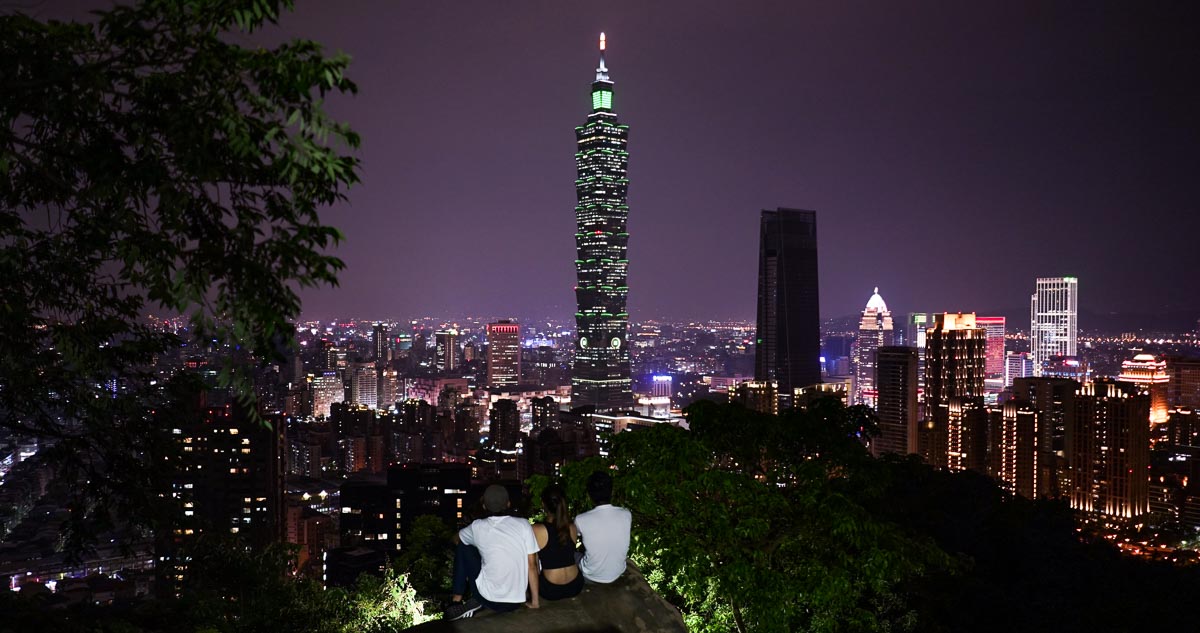 Elephant Mountain (象山) Taipei 101 View - Taipei Itinerary