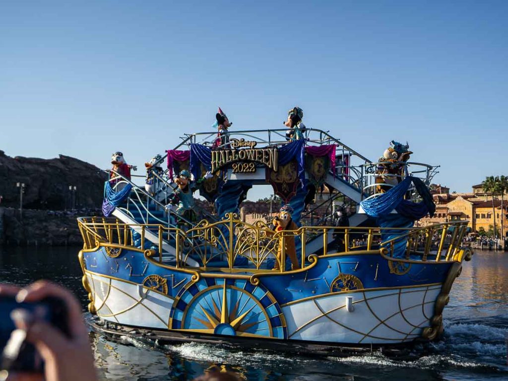 Halloween Greeting ship in Disneysea