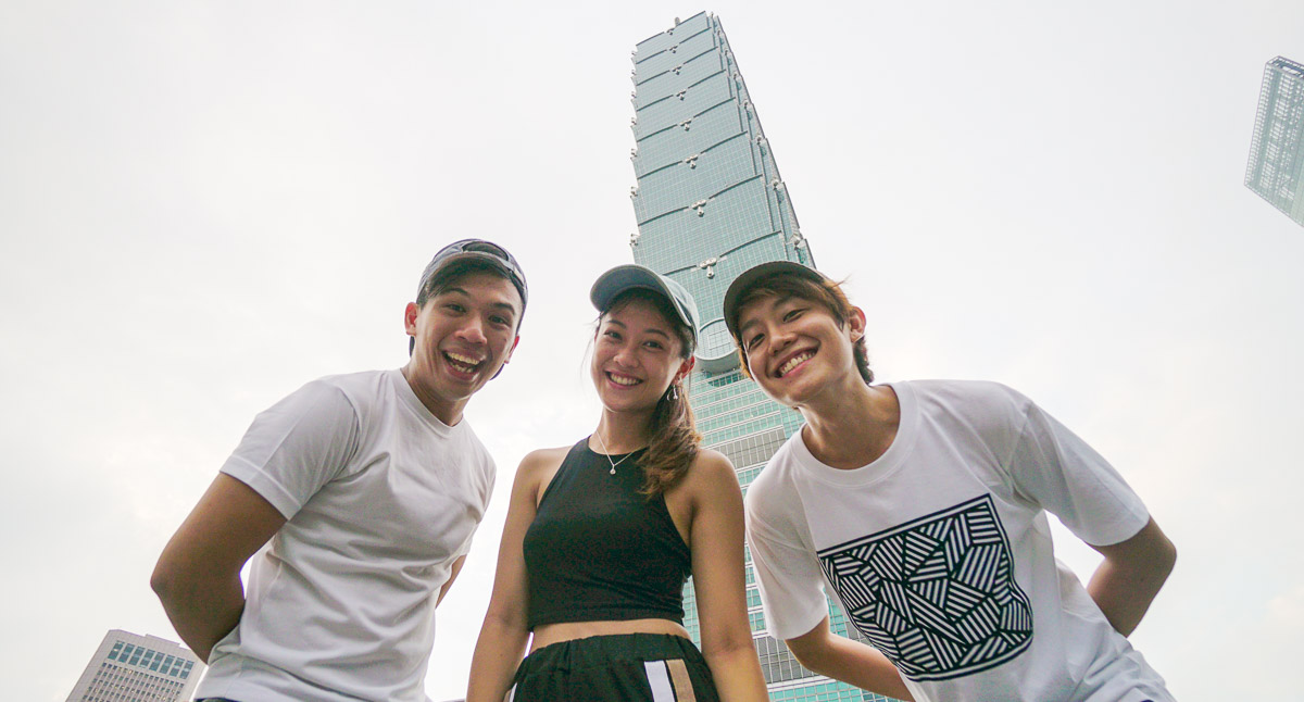 Taipei 101 group shot - Taipei Itinerary