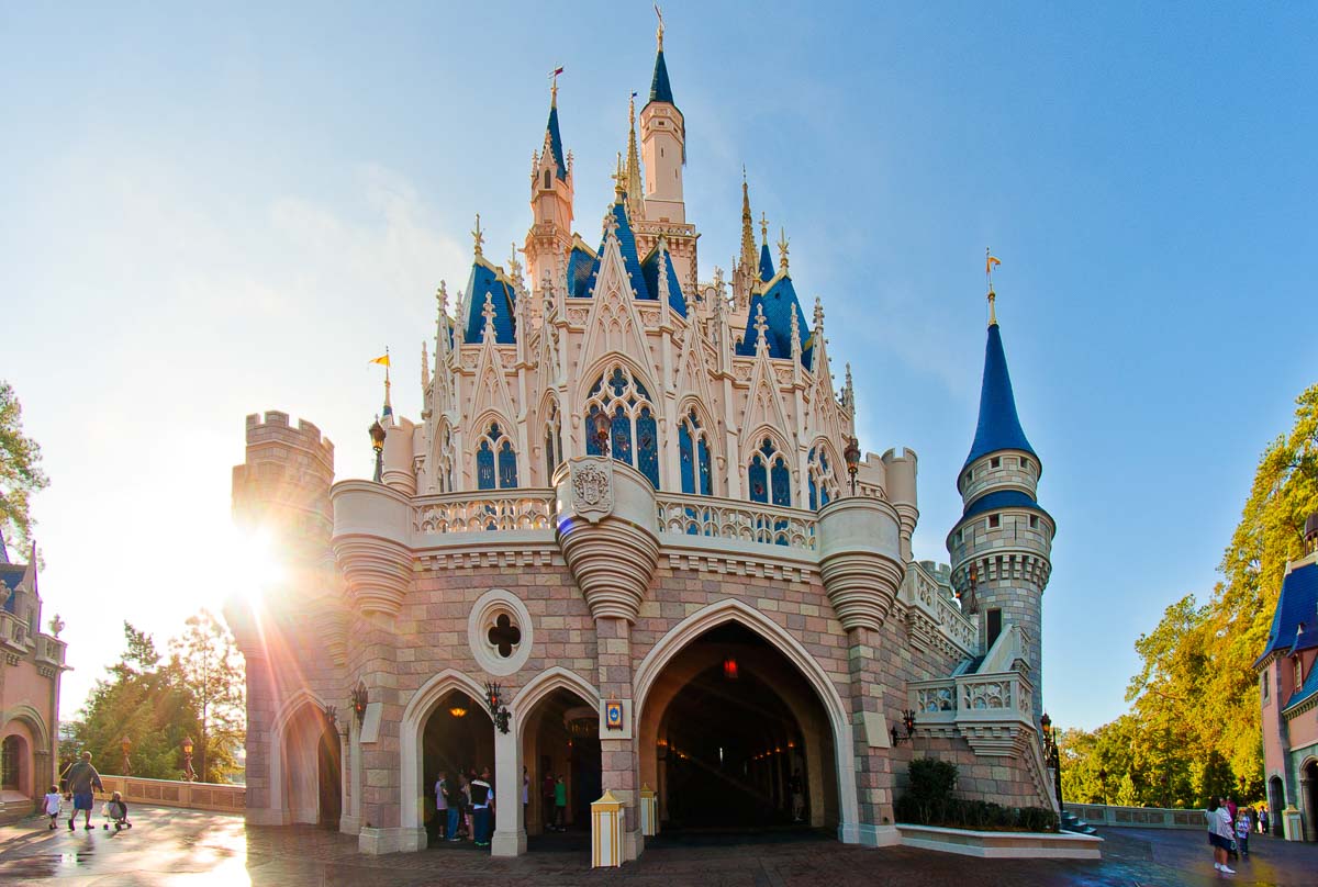 Tokyo Disneyland Guide - Cinderella Castle