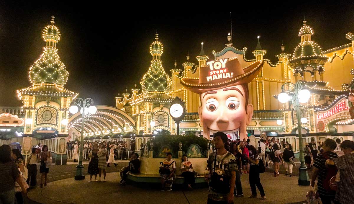 Toy story Mania at night - Tokyo Disneyland Guide