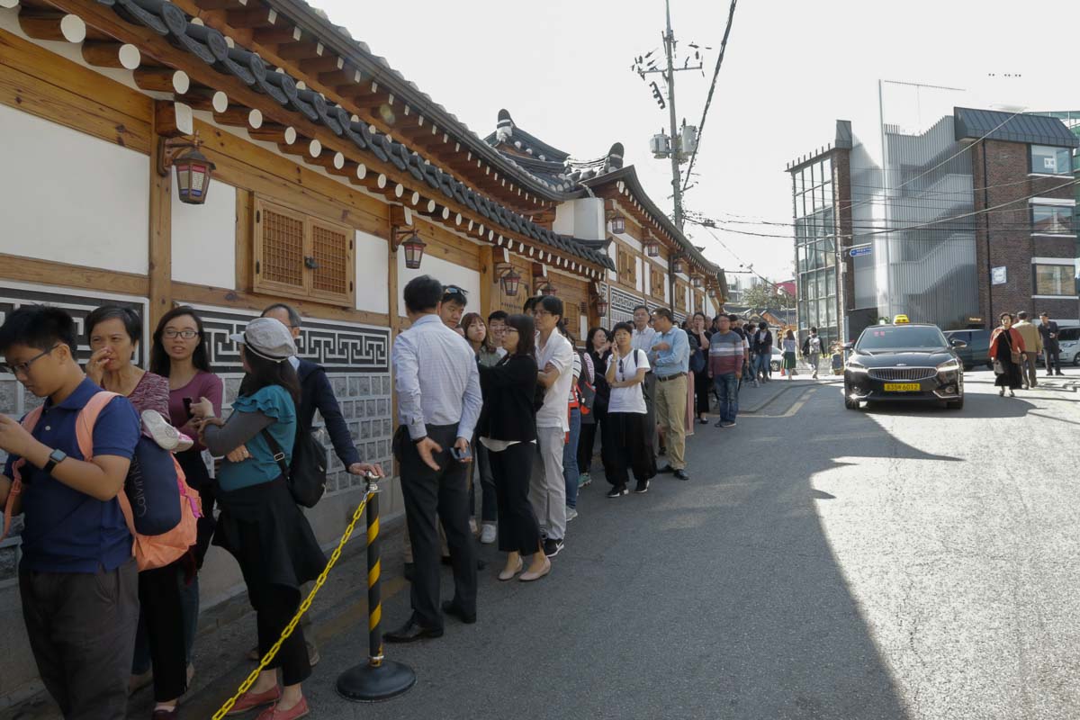 Queue outside Tosokchon Seoul - Korea Itinerary Korail Pass