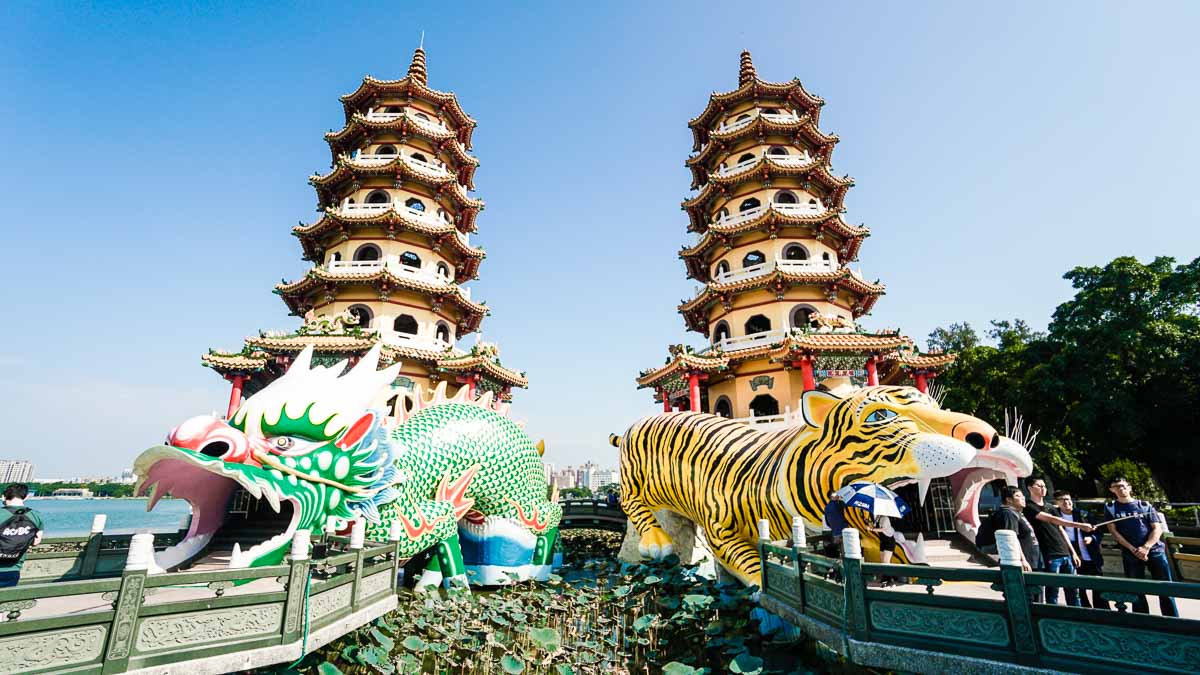 Dragon and Tiger Pagoda in Kaohsiung - THSR Taiwan Itinerary