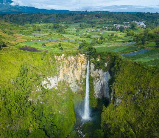 11 Things to do in and Around Medan — these will make you want to fly to Medan in a heartbeat Sipisopiso - things to do in Medan