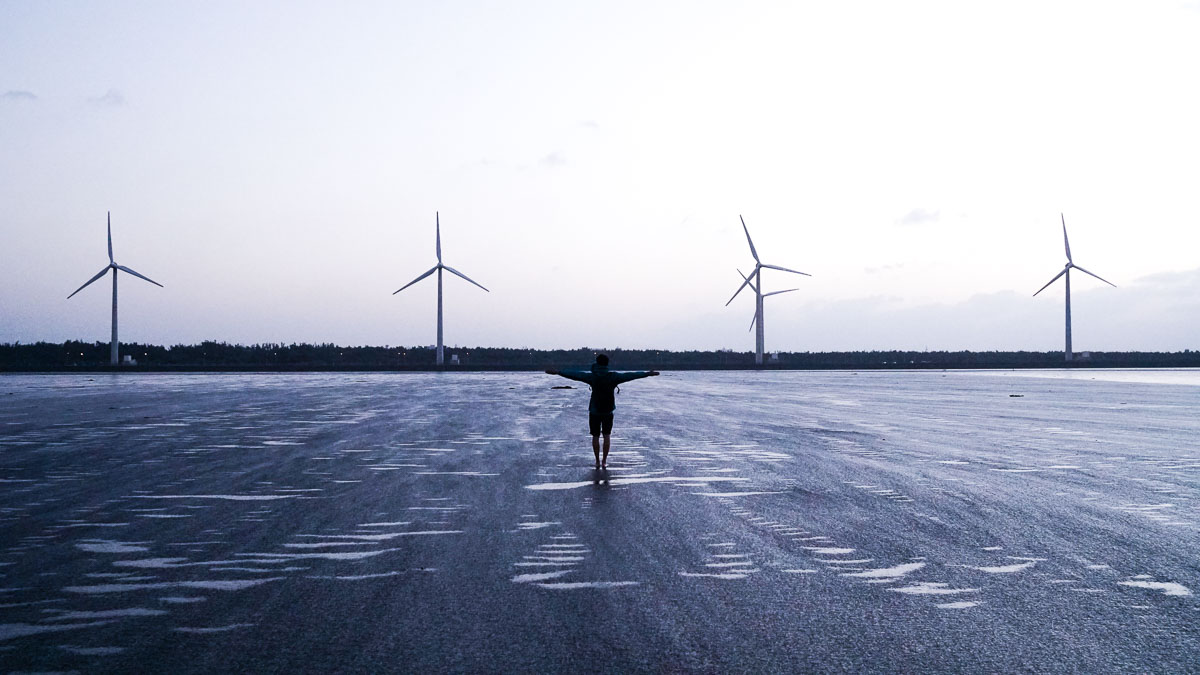 Gaomei wetlands windmill - THSR Taiwan Itinerary