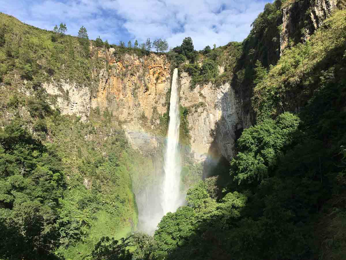 Air Terjun sipiso piso waterfall - Lake Toba Itinerary